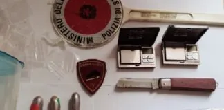 L’attività di contrasto allo spaccio di stupefacenti nel capoluogo da parte del personale dell’Ufficio Prevenzione Generale e Soccorso Pubblico ha portato al sequestro di diverse dosi di marjuana e hashish, pronte per lo smercio, occultate nel vano contatori di un edificio di Via Lajolo