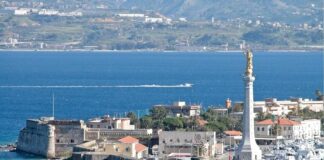 Nel corso della riunione odierna del Comitato di Gestione dell’AdSP dello Stretto è stato adottato, all’unanimità, il Documento di Programmazione Strategica di Sistema Portuale (DPSS) che rappresenta una delle principali innovazioni normative, introdotte dall’ultima riforma della Legge n.84/94 di riordino della legislazione in materia portuale, in tema di programmazione della pianificazione dei porti facenti parte delle AdSP, configurandosi quale strumento di indirizzo per la successiva redazione dei singoli Piani Regolatori Portuali