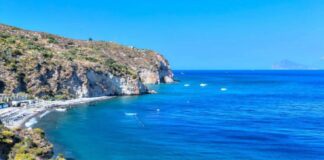 La spiaggia di Portinente, a Lipari, tornerà presto ad essere fruibile: sono stati appaltati, infatti, per un importo di un milione e 430 mila euro, i lavori necessari per il suo recupero… a eseguirli sarà la Chiofalo costruzioni di San Filippo del Mela