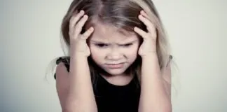Continua il processo per i falsi abusi di Bibbiano: il padre che porta la bambina al pronto soccorso per un’infiammazione alle parti intime… i servizi sociali che ‘d’autorità ’ sottraggono alla famiglia entrambi i figli, di 4 anni e poco meno di due anni, per consegnarli a una affidataria