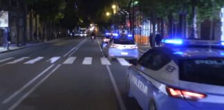 I poliziotti della Polizia di Stato hanno arrestato un giovane accusato di una rapina compiuta la scorsa notte ad una passante a Palermo… sulle strade del quartiere Zisa ai danni di una donna a cui è stata strappata la borsa