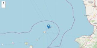 Un terremoto di magnitudo ML 3.0 è avvenuto nella zona: Isole Eolie (Messina), il 03-05-2023 02:53:56 (UTC) 19 ore, 59 minuti fa 03-05-2023 04:53:56 (UTC +02:00) ora italiana con coordinate geografiche (lat, lon) 38.8610, 15.2930 ad una profondità di 274 km