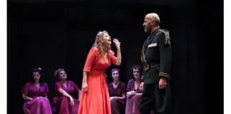 Il tema della “Listrata” di Aristofane è noto: le donne fanno lo sciopero del sesso per costringere i loro uomini a non fare più la guerra… un tema, quindi, oggi più che mai attuale quello dello spettacolo teatrale, protagonista Amanda Sandrelli, che venerdì 23 giugno dà il “la” a “Nuovi confini”, rassegna di classica, teatro e jazz, diretta artisticamente per la parte teatrale da Giovanni Anfuso e per la parte musicale da Nello Toscano, organizzata dal Comune di Catania – Assessorato alla Cultura in collaborazione con l’Associazione Algos-Monk Jazz Club e la Compagnia Produzioni Raffaello ed inserita nel più ampio cartellone del “Catania Summer Fest”