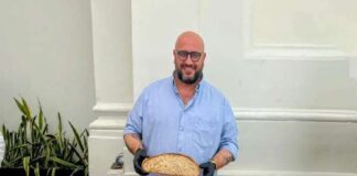 Il pane è un bene prezioso, da valorizzare al massimo: lo sa bene il messinese Francesco Arena, il panettiere più premiato di Messina, che ha trasformato la sua passione in lavoro, grazie all’insegnamento trasmesso dal padre Masino