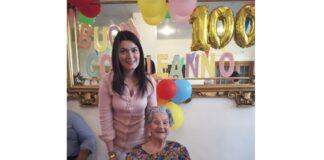 Alla signora Francesca Carnabuci che oggi ha raggiunto il traguardo dei cento anni, il sindaco di Messina Federico Basile ha formulato gli auguri consegnando una targa celebrativa dell’evento per mano dell’assessora Liana Cannata