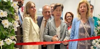 «L’inaugurazione del reparto ristrutturato di Oncoematologia all’ospedale Cervello è certamente una tappa molto importante che dimostra la volontà del governo Schifani di apportare innovazioni tecnologiche e strutturali nella sanità pubblica in Sicilia per garantire ai cittadini una risposta adeguata, senza la necessità di andare fuori dalla regione»