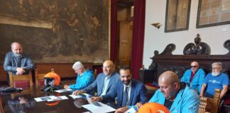 Presenti il sindaco Federico Basile e l’assessore alle Politiche sportive Massimo Finocchiaro, Maurizio Schepici ha presentato oggi a palazzo Zanca il nuovo tentativo di record mondiale di offshore con il suo “Tommy One” nella tratta Messina-Vulcano, in programma venerdì 9, tra le ore 16 e le 18