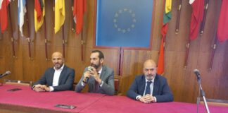 Presenti il sindaco Federico Basile, il vicesindaco e assessore all’Edilizia Pubblica e Privata, alla Pianificazione Urbana e al Piano Strategico Urbano e dello Stretto Salvatore Mondello e il direttore generale Salvo Puccio, si è svolta oggi a palazzo Zanca la conferenza stampa relativa alla definizione del caso Eu Pilot