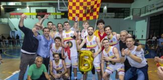 Al terzo tentativo la Basket School Messina, griffata Mercato dell’Oro Gold & Gold, conquista la promozione in serie B Interregionale: una promozione inseguita con determinazione da dirigenti, tecnici, giocatori e tifosi ed arrivata dopo la cocente sconfitta in gara-3 della prima serie di finale