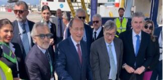 «La nostra battaglia contro il caro-voli che penalizza i siciliani segna un altro punto a favore… un nuovo vettore collega da oggi Palermo, e dal prossimo autunno anche Catania, con Roma e Milano… prezzi più bassi, maggiore concorrenza, più mercato, più possibilità per i nostri figli, ma anche per i turisti, di raggiungere la Sicilia»