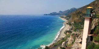 Al via, dal 14 luglio, la prima edizione di Taormina-Naxos Archeofilm, il festival del cinema internazionale di archeologia, arte e ambiente… in programma quattro serate: il 14 e 16 al Teatro Antico di Taormina, il 15 e 17 al Parco archeologico – Teatro della Nike di Giardini Naxos