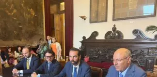 La prima edizione di Messina Wine Fest che si terrà in Città, al Marina del Nettuno Yachting Club, da giovedì 15 a sabato 17, è stata presentata oggi a palazzo Zanca alla presenza del sindaco Federico Basile e dell’assessore ai Grandi eventi cittadini Massimo Finocchiaro