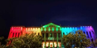 Sabato 10, in occasione della manifestazione Stretto Pride 2023 che si terrà in città, l’Amministrazione comunale nell’accogliere la richiesta del Comitato provinciale Arcigay Makwan, oltre a patrocinare l’iniziativa ha aderito a partire da oggi, mercoledì 7, grazie al supporto tecnico del servizio comunale Politiche energetiche, attraverso il gesto simbolico di colorare di luce arcobaleno e imbandierare la balconata di palazzo Zanca con il drappo che riporta le bande dei 7 colori dell’arcobaleno