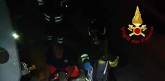 Ha toccato dei cavi elettrici mentre era con i suoi amichetti nella zona della ferrovia ed è rimasto folgorato, sbalzato lontano di un paio di metri