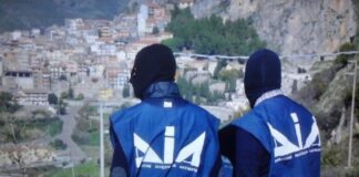 La Dia di Caltanissetta ha eseguito un’ordinanza di arresti domiciliari per l’avvocato Stefano Menicacci e per Domenico Romeo