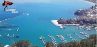Per aumentare i costi della costruzione del porto di Castellammare del Golfo avrebbero dichiarato che i fondali friabili e sabbiosi fossero di dura pietra: per ingannare la Regione Siciliana che ha appaltato i lavori avrebbero portato in cantiere della pietra dura proveniente da una cava vicina