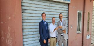 Hanno ricevuto oggi le chiavi di un ex supermercato a Tremonti, bene confiscato nella disponibilità del Comune di Messina e ringraziano il Prefetto, S.E. Cosima Di Stani e l’amministrazione Basile, nella persona dell’assessore al Patrimonio Roberto Cicala e del presidente della Patrimonio s.p.a. Maurizio Cacace, per avere raccolto l’appello di Sant’Egidio lanciato nei mesi scorsi dopo che una sentenza del tribunale aveva restituito il centro di Camaro San Paolo, bene confiscato alla mafia, ai precedenti proprietari