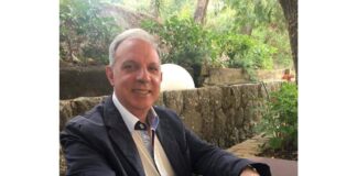 Il Cav. Ufficiale Roberto Guccione, già funzionario del Ministero dell’Interno e direttore artistico ed organizzatore di diverse collettive internazionali d’arte, sarà insignito della medaglia d’oro per lo sviluppo artistico culturale dalla “Società accademica per l’incoraggiamento e l’educazione -Arte, Scienza e Lettere” di Parigi il prossimo 14 ottobre presso il teatro dell’Opéra