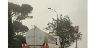 Incessante l’attività di ripristino della distribuzione idrica attraverso le reti comunali, compromessa dalle interruzioni di energia elettrica dovute agli incendi divampati in tutto il territorio comunale