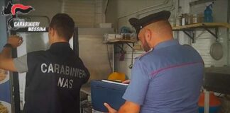 Nei giorni scorsi, nell’ambito dei controlli nel settore alimentare, i Carabinieri della Compagnia di Messina Sud e del N.A.S. di Catania hanno effettuato una verifica ispettiva presso un uno stabilimento balneare con annessa attività di ristorazione, ubicato a Roccalumera