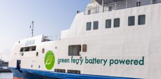 La nave Iginia di Rete Ferroviaria Italiana viaggia anche a batterie: l’imbarcazione della flotta di RFI (capofila del Polo Infrastrutture del gruppo FS), in servizio nello Stretto di Messina, è infatti ancora più green grazie a un nuovo sistema di batterie che la rende la prima nave a propulsione ibrida in Italia