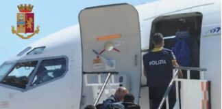 La Polizia di Stato di Caltanissetta ha rimpatriato un cittadino straniero di elevata pericolosità, già condannato per attività terroristica e per gravi reati di notevole impatto sociale