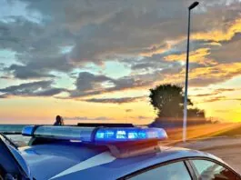 Ha danneggiato il locale e l’auto di una quarantenne agrigentina che perseguita da anni: ventottenne nisseno è stato arrestato dalla polizia ed è stato portato in carcere, al “Pasquale Di Lorenzo” di contrada Petrusa ad Agrigento… l’uomo è stato arrestato dalla polizia dopo avere sfasciato gli arredi esterni di un locale del centro di Agrigento di proprietà della donna alla quale, subito dopo il danneggiamento del pub, avrebbe pure devastato l’autovettura