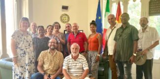 Nell’ambito delle iniziative di interscambio e cooperazione internazionale che il Consorzio Ecolandia svolge periodicamente con partner italiani ed europei, l’assessore alla Cultura e Turismo Enzo Caruso ha accolto ieri, giovedì 20, in rappresentanza del sindaco Federico Basile fuori sede per impegni istituzionali, il sindaco dell’Avana dell’est Josè Angel Ordaz Pacheco, accompagnato da una delegazione cubana guidata da Fabio Laurenzi direttore del progetto HDE e Piero Polimeni referente del Parco di Ecolandia, presente in Italia nell’ambito di un progetto di cooperazione internazionale promosso dall’associazione COSPE onlus