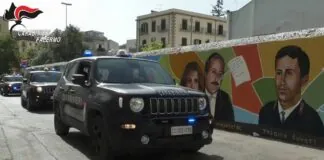 I Carabinieri della Stazione di San Filippo Neri, nel corso di un servizio di controllo del territorio nel quartiere “Zen 2”, hanno arrestato un 22enne del luogo, con l’accusa di detenzione illegale di munizioni e armi comuni da sparo, ricettazione e detenzione illecita di sostanze stupefacenti