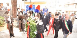 Questa mattina, nel villaggio di Faro Superiore, si è tenuta una cerimonia commemorativa per celebrare l’85° anniversario della morte del Carabiniere Antonino ALESSI, Medaglia d’Oro al Valor Militare alla Memoria, a cui è intitolata la Caserma Carabinieri di Termini Imerese (PA), sede del Reparto Territoriale