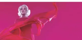 Continua inarrestabile il successo di ‘Eleganzissima’, il recital scritto e interpretato da Drusilla Foer, divenuto ormai un culto: terminato i primi di aprile il tour in 37 teatri con oltre 50 date, dopo i 3 concerti-spettacolo “Friends&Orchestra” di maggio, prosegue il grande successo anche per il tour “Eleganzissima Estate” che viene ospitato in spazi prestigiosi