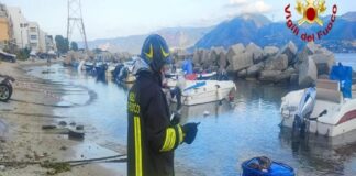 Intervento dei vigili del fuoco a Torre Faro per rimuovere un fusto sospetto: sul posto sono state fatte convergere immediatamente la squadra del distaccamento Nord e una squadra con operatori specializzati nel contrasto al rischio Nucleare Biologico Chimico e Radiologico