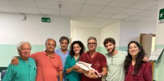 Ha affrontato la traversata al nono mese di gravidanza, appena sbarcata a Lampedusa immediato parto per una migrante: il suo è stato il ventiseiesimo sbarco di una giornata intensa a Lampedusa