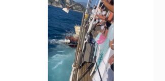 Sul veliero Tortuga era una giornata di festa: a bordo dell’imbarcazione famosa per le feste in mezzo al mare c’erano 85 persone, tra invitati a un matrimonio, turisti ed equipaggio… ma mentre sul ponte impazzava la festa, in acqua si stava consumando la tragedia