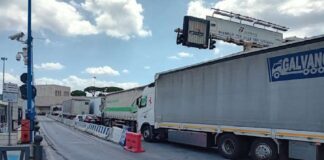 “Era tutto previsto – dichiara Uiltrasporti Messina – questa mattina con attese oltre i 60 minuti al porto di Tremestieri, il traffico pesante viene in deroga spostato in città verso le invasature pubbliche e la rada San Francesco”