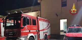 Due bambini rimangono chiusi accidentalmente dentro un’auto nel Messinese e in nessun modo era stato possibile riaprire le portiere: per i genitori un momento di grande panico, dal momento che i finestrini erano rimasti chiusi e le temperature abbastanza elevate