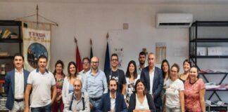 Il sindaco Federico Basile, oggi, martedì 8 agosto, accompagnato dagli assessori competenti per deleghe rispettivamente, l’assessora Alessandra Calafiore, gli assessori Pietro Currò e Massimiliano Minutoli e la Presidente della Messina Social City Valeria Asquini, con un doppio taglio del nastro nelle sedi della III e IV Municipalità ha inaugurato il servizio “Welfare d’accesso”