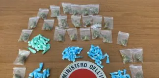 Nell’ambito del quotidiano contrasto alla vendita ed al consumo di sostanze stupefacenti, che da tempo sta impegnando gli uffici operativi della Questura di Siracusa, nelle cosiddette piazze dello spaccio siracusano i poliziotti di sede hanno effettuato servizi di verifica