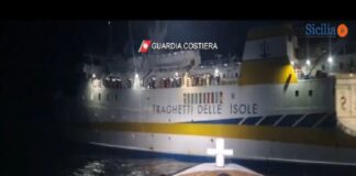Un incendio è divampato nella notte a bordo del traghetto Cossyra in viaggio da Lampedusa verso Porto Empedocle: le squadre antincendio di bordo, subito entrate in azione, hanno lavorato circoscrivendo subito le fiamme