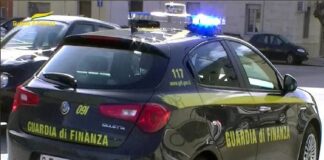 I finanzieri del comando provinciale di Trapani hanno multato a San Vito Lo Capo 24 commercianti per non avere emesso lo scontrino ai propri clienti e 4 per mancanza della licenza per la somministrazione di alimenti e bevande e la vendita di prodotti alcolici