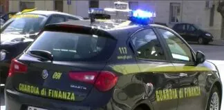 I finanzieri del comando provinciale di Trapani hanno multato a San Vito Lo Capo 24 commercianti per non avere emesso lo scontrino ai propri clienti e 4 per mancanza della licenza per la somministrazione di alimenti e bevande e la vendita di prodotti alcolici