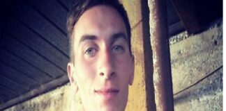 Cambia lo scenario per il femminicidio della 29enne Alessandra Musarra che la mattina del 7 marzo 2019 venne trovata morta nel suo appartamento al rione Santa Lucia sopra Contesse di Messina: come emerso dalle indagini condotte dagli inquirenti fu picchiata e poi soffocata dal suo fidanzato Cristian Ioppolo, già condannato all’ergastolo in appello