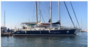 “Domani – Sabato 30 Settembre salperà da Catania “Marenostrum Dike”: era la barca degli scafisti… è stata sequestrata… la Procura della Repubblica di Ragusa l’ha data in gestione ad Archeoclub D’Italia e sarà la motonave della legalità. Daremo la possibilità ai ragazzi di salire, conoscere storie ma anche ilm patrimonio arcgheologico marino; grazie alla lungimiranza del Tribunale di Ragusa che ha creduto e dato fiducia all’Archeoclub d’Italia aps per quella barca che ha trasportato migranti clandestini e disperati, usati senza scrupoli da scafisti e mafie internazionali, inizia una nuova avventura, uno scopo nuovo, forse inaspettato; una barca che ha solcato il Mediterraneo da Oriente verso Occidente, dalle terre dell’Egeo verso l’Italia; la sua capienza è di 12 posti come gli apostoli ma facevano salire anche 100 persone… uomini, donne, bambini, stipati come sacchi, senza dignità e rispetto con il perenne rischio della morte in mare, come già è avvenuto troppe volte in questi anni”