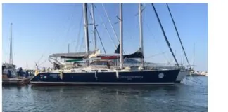 “Domani – Sabato 30 Settembre salperà da Catania “Marenostrum Dike”: era la barca degli scafisti… è stata sequestrata… la Procura della Repubblica di Ragusa l’ha data in gestione ad Archeoclub D’Italia e sarà la motonave della legalità. Daremo la possibilità ai ragazzi di salire, conoscere storie ma anche ilm patrimonio arcgheologico marino; grazie alla lungimiranza del Tribunale di Ragusa che ha creduto e dato fiducia all’Archeoclub d’Italia aps per quella barca che ha trasportato migranti clandestini e disperati, usati senza scrupoli da scafisti e mafie internazionali, inizia una nuova avventura, uno scopo nuovo, forse inaspettato; una barca che ha solcato il Mediterraneo da Oriente verso Occidente, dalle terre dell’Egeo verso l’Italia; la sua capienza è di 12 posti come gli apostoli ma facevano salire anche 100 persone… uomini, donne, bambini, stipati come sacchi, senza dignità e rispetto con il perenne rischio della morte in mare, come già è avvenuto troppe volte in questi anni”