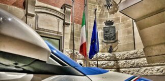 Nel cuore del rione Giostra a Messina, precisamente in via Monti Iblei, si è verificata un’operazione di grande portata da parte delle forze dell’ordine: la Polizia ha effettuato un sequestro di armi e droga che ha destato notevole attenzione nell’area