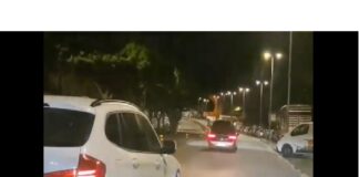 Alle 04.00 di oggi 27 settembre 2023 il feretro dell’ex boss di ‘Cosa Nostra’ Matteo Messina Denaro, ha iniziato il suo viaggio verso Castelvetrano partendo da Villa San Giovanni ed è stato imbarcato sulla nave ‘Elio’ della flotta di ‘Caronte & Tourist’