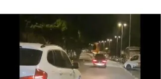 Alle 04.00 di oggi 27 settembre 2023 il feretro dell’ex boss di ‘Cosa Nostra’ Matteo Messina Denaro, ha iniziato il suo viaggio verso Castelvetrano partendo da Villa San Giovanni ed è stato imbarcato sulla nave ‘Elio’ della flotta di ‘Caronte & Tourist’