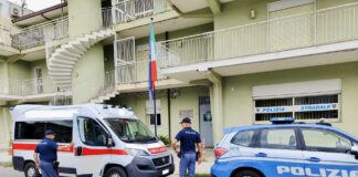 Nel corso di un servizio di vigilanza stradale, gli Agenti del Distaccamento della #Polizia #Stradale di #Barcellona #Pozzo di #Gotto, nei pressi dell’Ospedale di Patti, anche in relazione a varie segnalazioni di mezzi destinati a pubblici servizi che sovente circolano con documentazione non idonea, o talvolta carente, procedevano al controllo di un mezzo adibito al trasporto sanitario di pazienti (ambulanza)