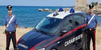I Carabinieri della Compagnia di Carini, su segnalazione della Centrale Operativa, sono intervenuti a Marina di Cinisi, nei pressi di Torre Pozzillo, dove era stata segnalata una persona in bilico sulla scogliera