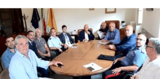 “Bus dirottati lungo la Ss 121 meglio conosciuta come strada per Schettino nei giorni della Sagra del pistacchio, per evitare di ingolfare ulteriormente il transito sulla Ss 284”